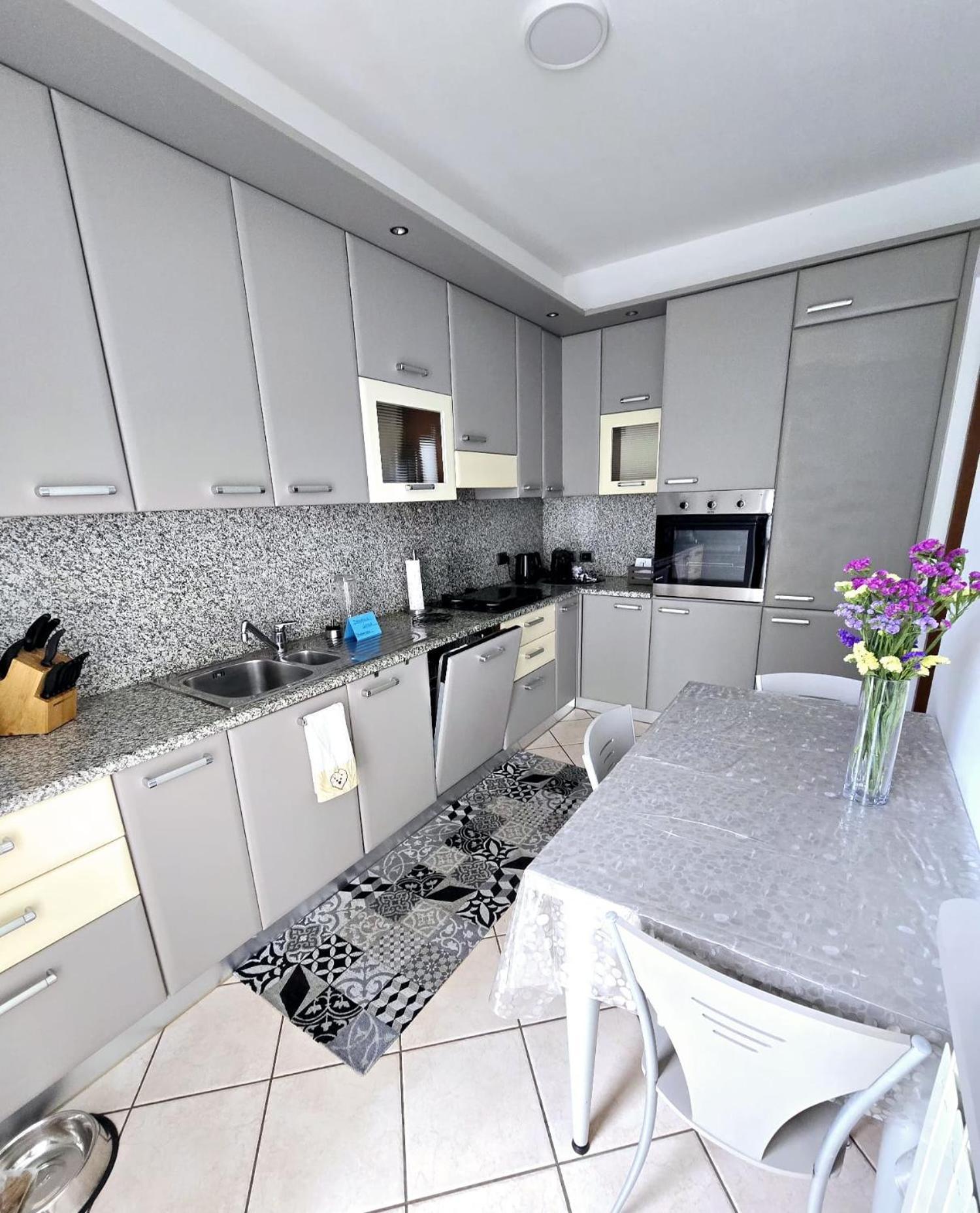 Zara House - Lake And Pet Friendly Brusimpiano Экстерьер фото